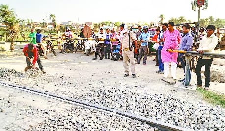 MPs stuck in jam at Lalfatak again