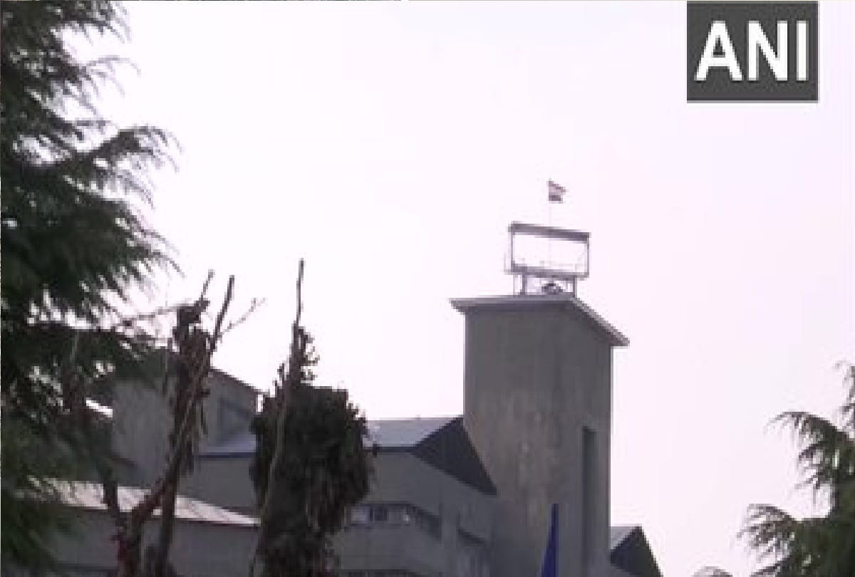 Jammu-Kashmir: politics starts on hoisting of national flag on government buildings