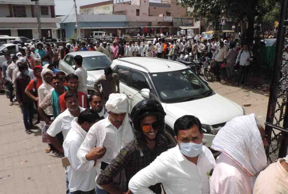 Panchayat elections: Long queues for bail amount in scorching sun