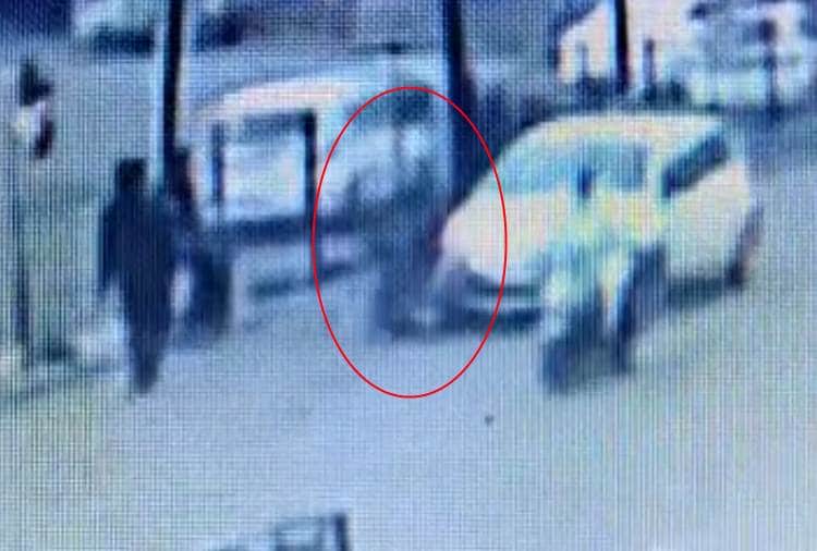 Friend push a person in front of moving car in Jalandhar of Punjab