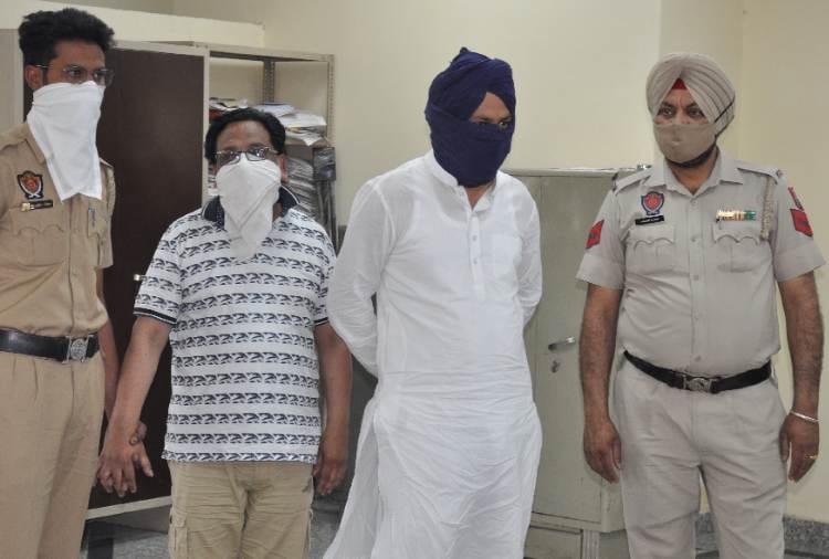 Police Busted Fraud Gang Who Provide Fake Degrees And Certificates   in Mohali of Punjab