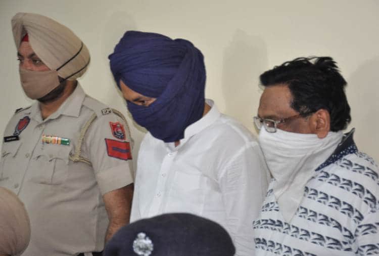 Police Busted Fraud Gang Who Provide Fake Degrees And Certificates   in Mohali of Punjab