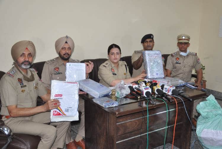 Police Busted Fraud Gang Who Provide Fake Degrees And Certificates   in Mohali of Punjab