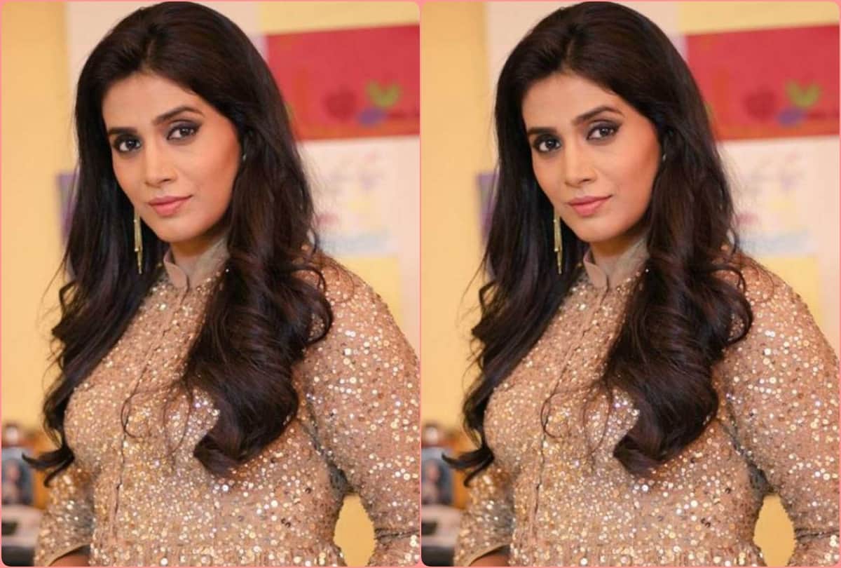 dil chahta hai actress sonali kulkarni will host crime patrol in place of anup soni