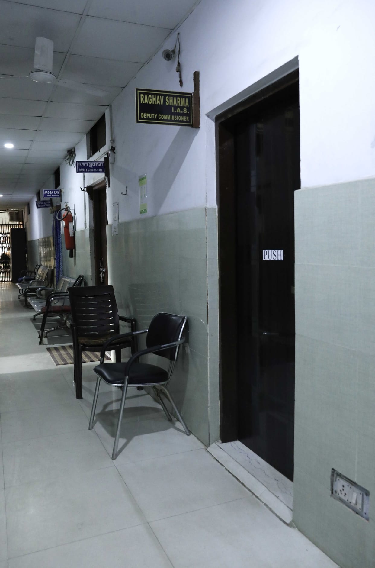 An employee of the Deputy Commissioner's office una corona infected, Deputy Commissioner isolates