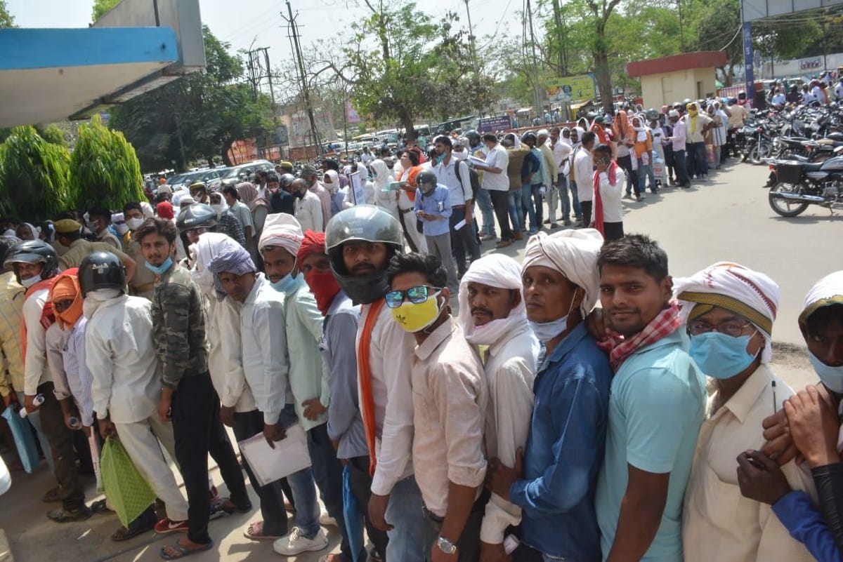 UP panchayat chunav 2021: claimants row outside of bank for deposit amount for panchayat chunav in varanasi