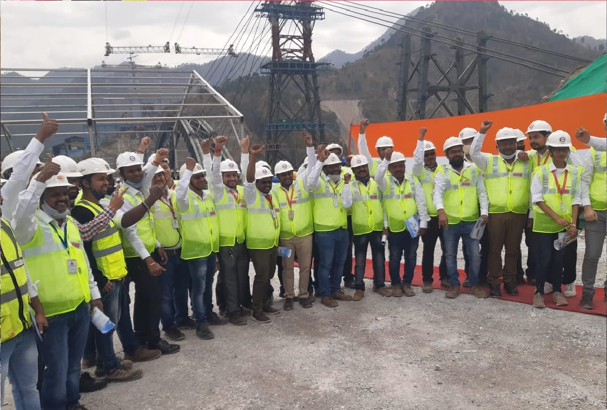 Worlds tallest railway arch bridge built in Jammu and Kashmir on Chenab in jammu kashmir