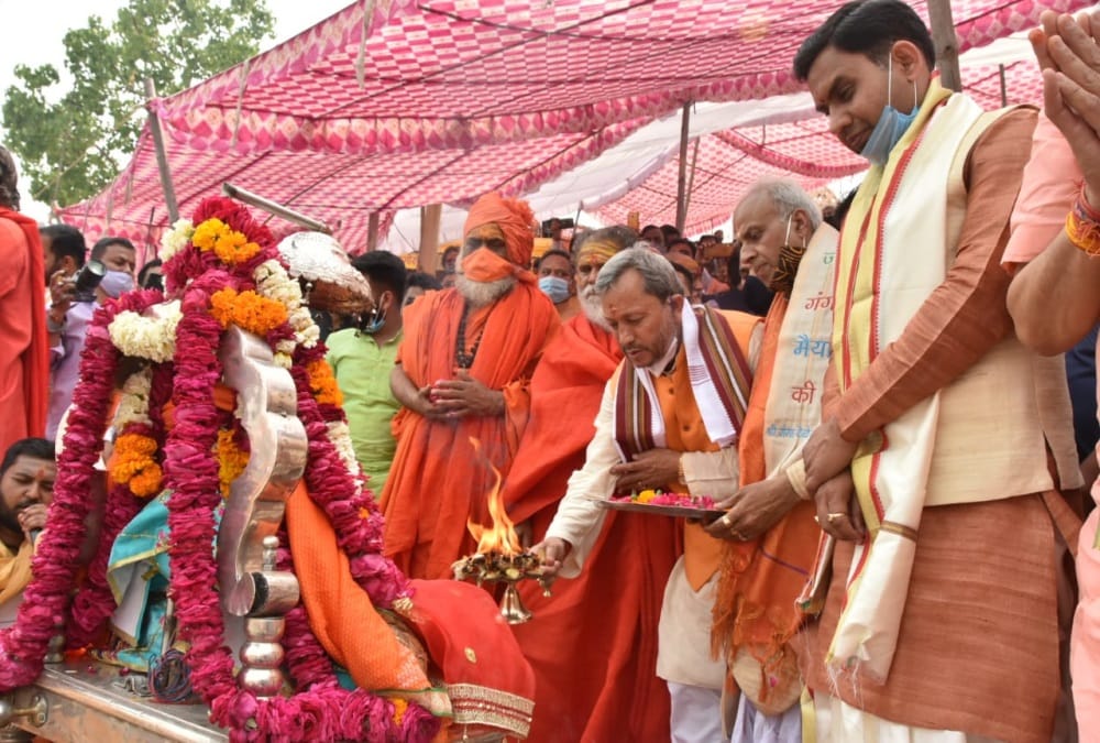 Haridwar Mahakumbh 2021: Kumbh Start With 151 shankh Voice, Cm Doing Ganga Puja Photos