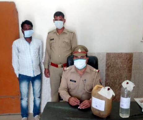 Hathras: Raw wine furnace caught, accused sent to jail