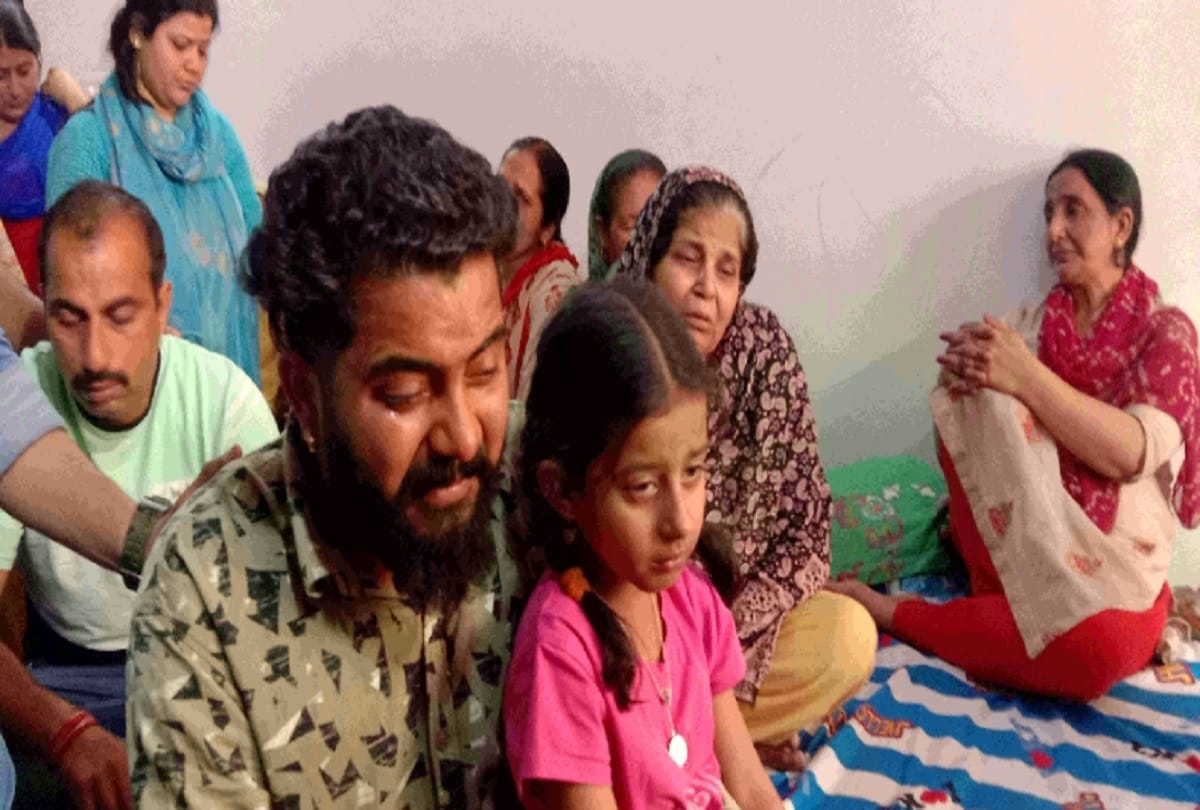 maoist kidnap crpf jawan rakeshwar singh after attack in bijapur