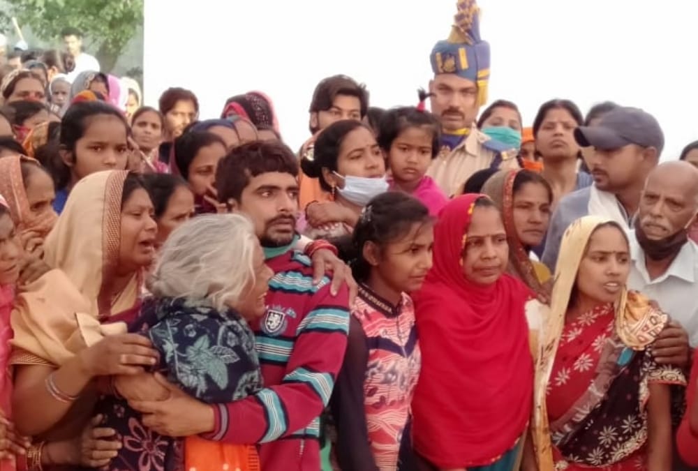 People paid tribute to cobra commando martyred in maoist attack.
