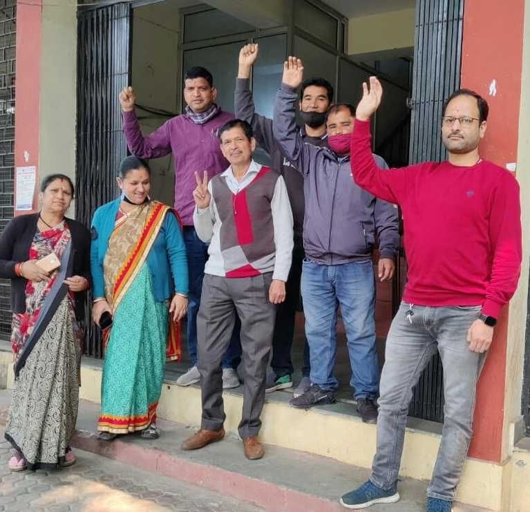 Ministerial employees boycott work for two hours