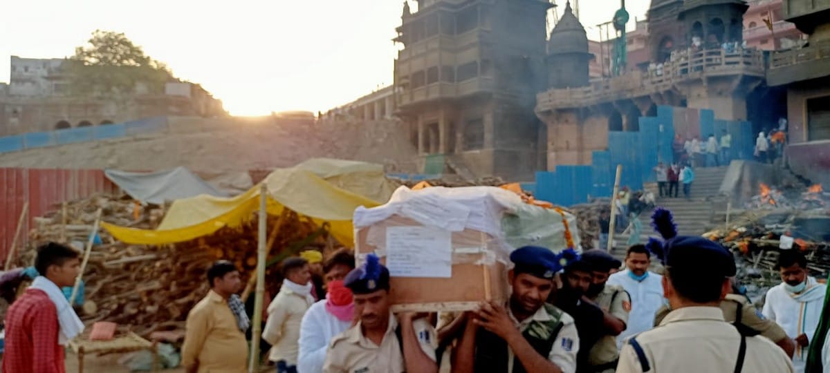 Bijapur naxal attack: Family stopped Martyr funeral demanding cm yogi to come here in chandauli