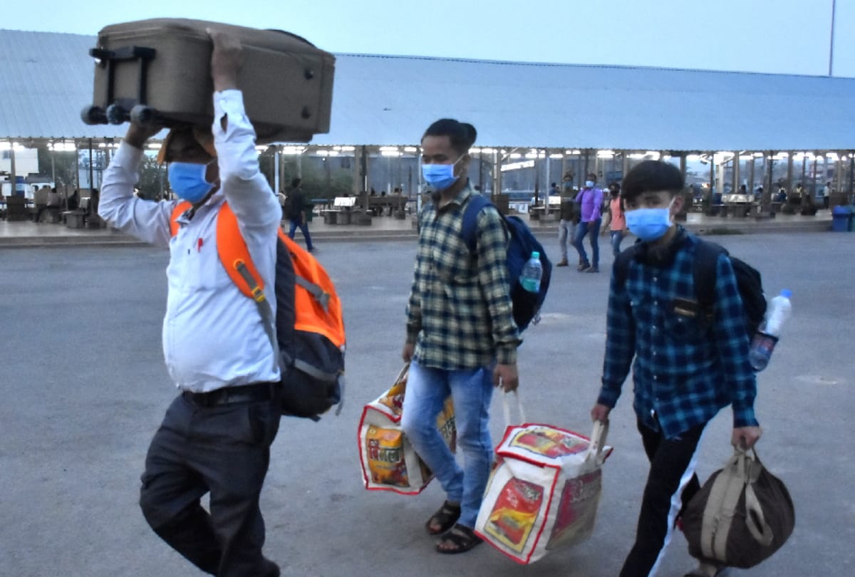 people negligence Corona check in gorakhpur railway station