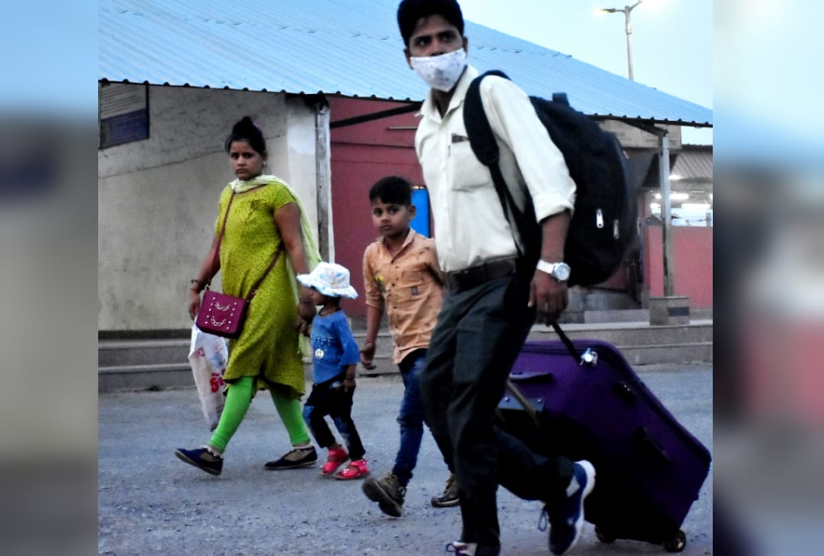 people negligence Corona check in gorakhpur railway station