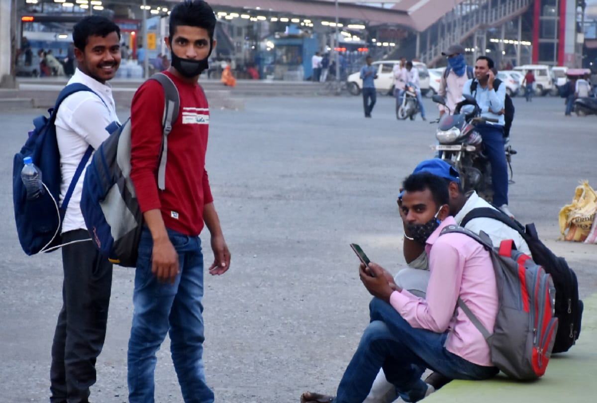 people negligence Corona check in gorakhpur railway station