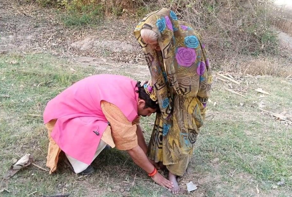 UP panchayat election 2021 candidates doing anything for voter