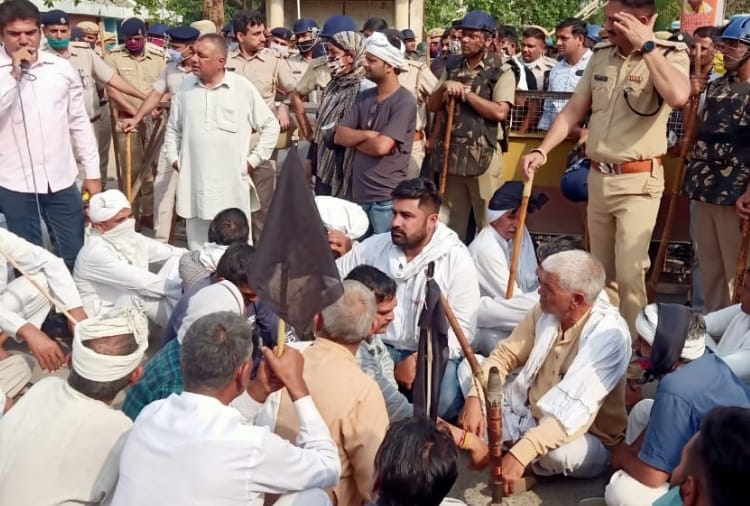Farmers protest against Haryana BJP State President Om Parkash Dhankar at Panipat of Haryana