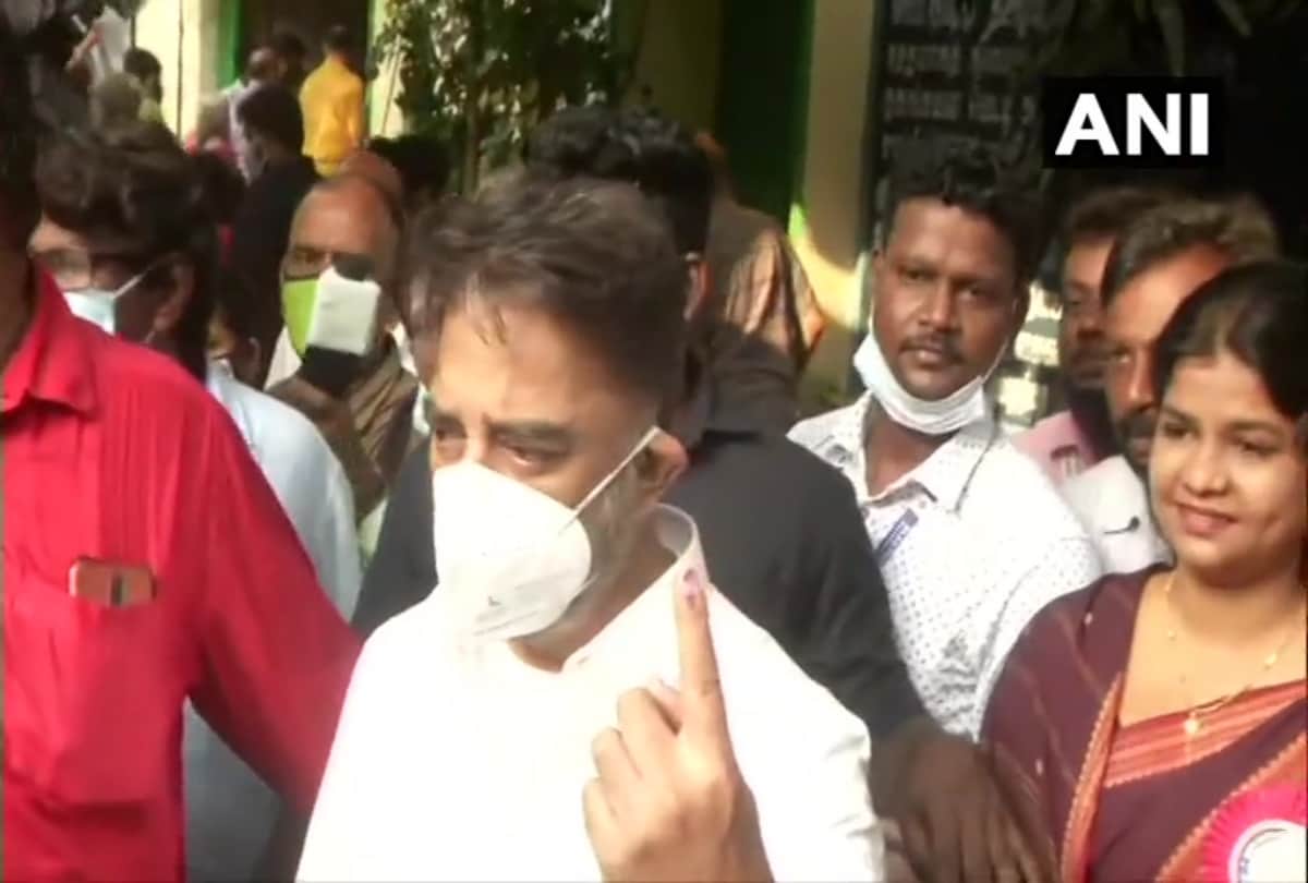 Kamal Haasan cast vote alone with daughters Shruti Haasan and Akshara in Tamil Nadu rajnikant rajnikanth cast vote