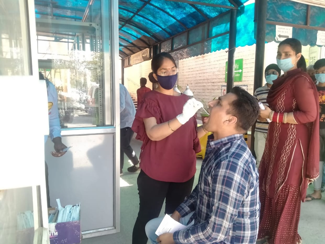 doctors and health workers corona pojitive
