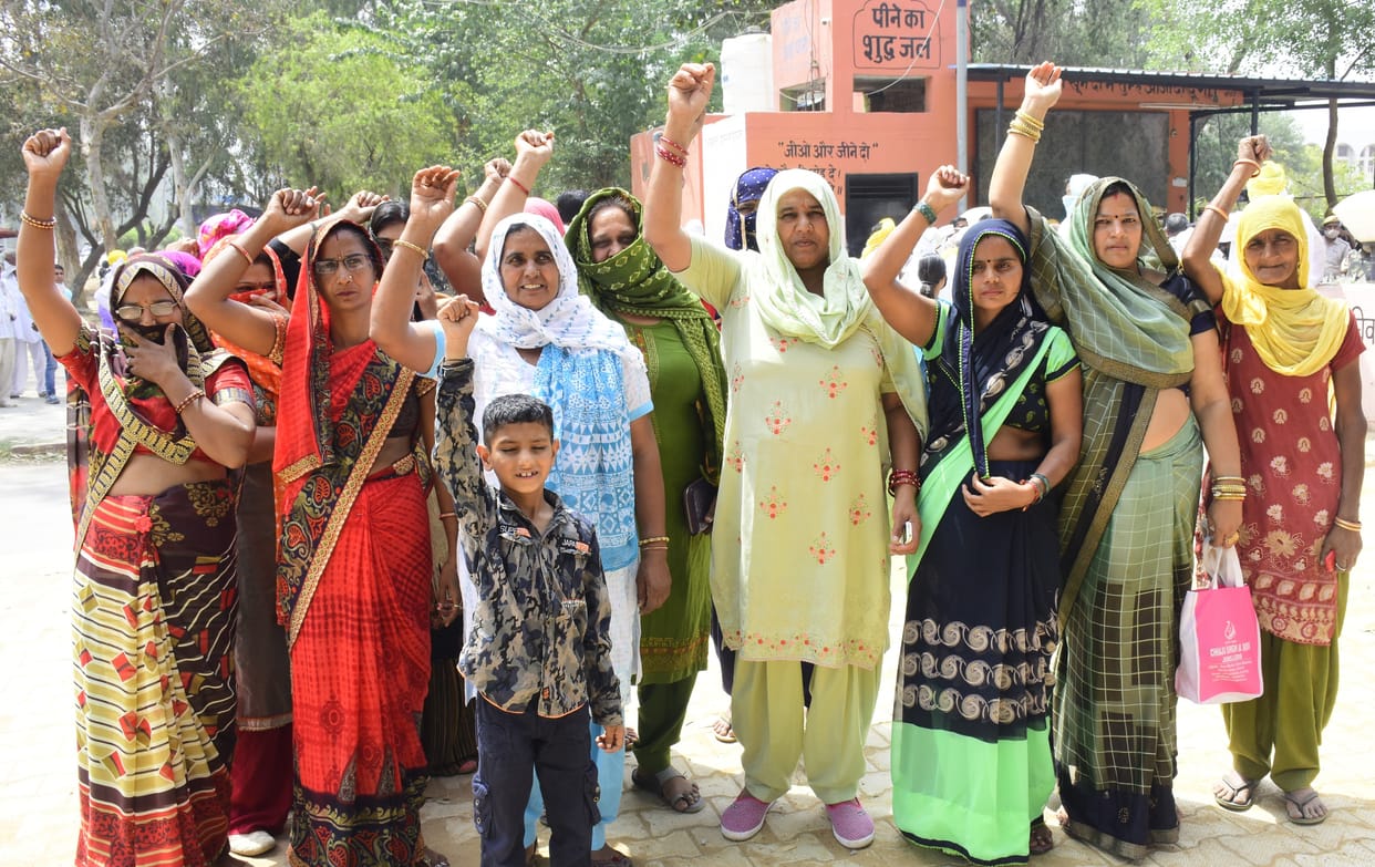 dabar colony womens protest, demanding pure water