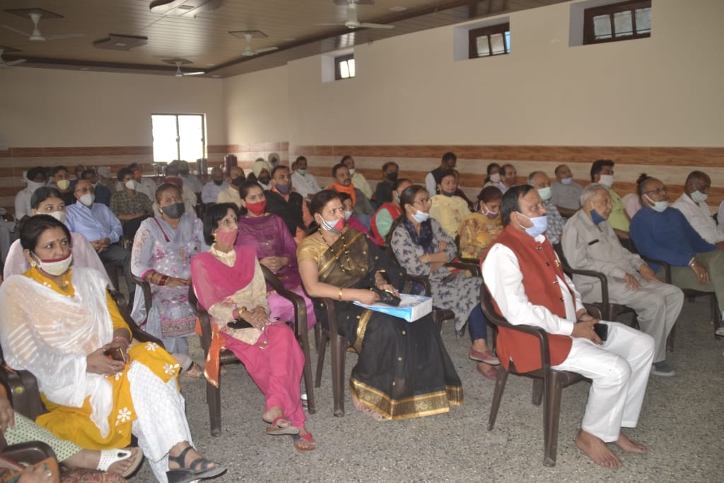 bjp sirmaur honoured senior worker