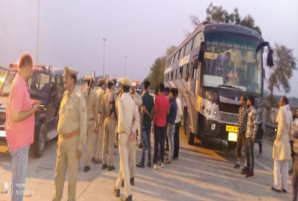 six miscreants looted a bus on yamuna expressway in mathura