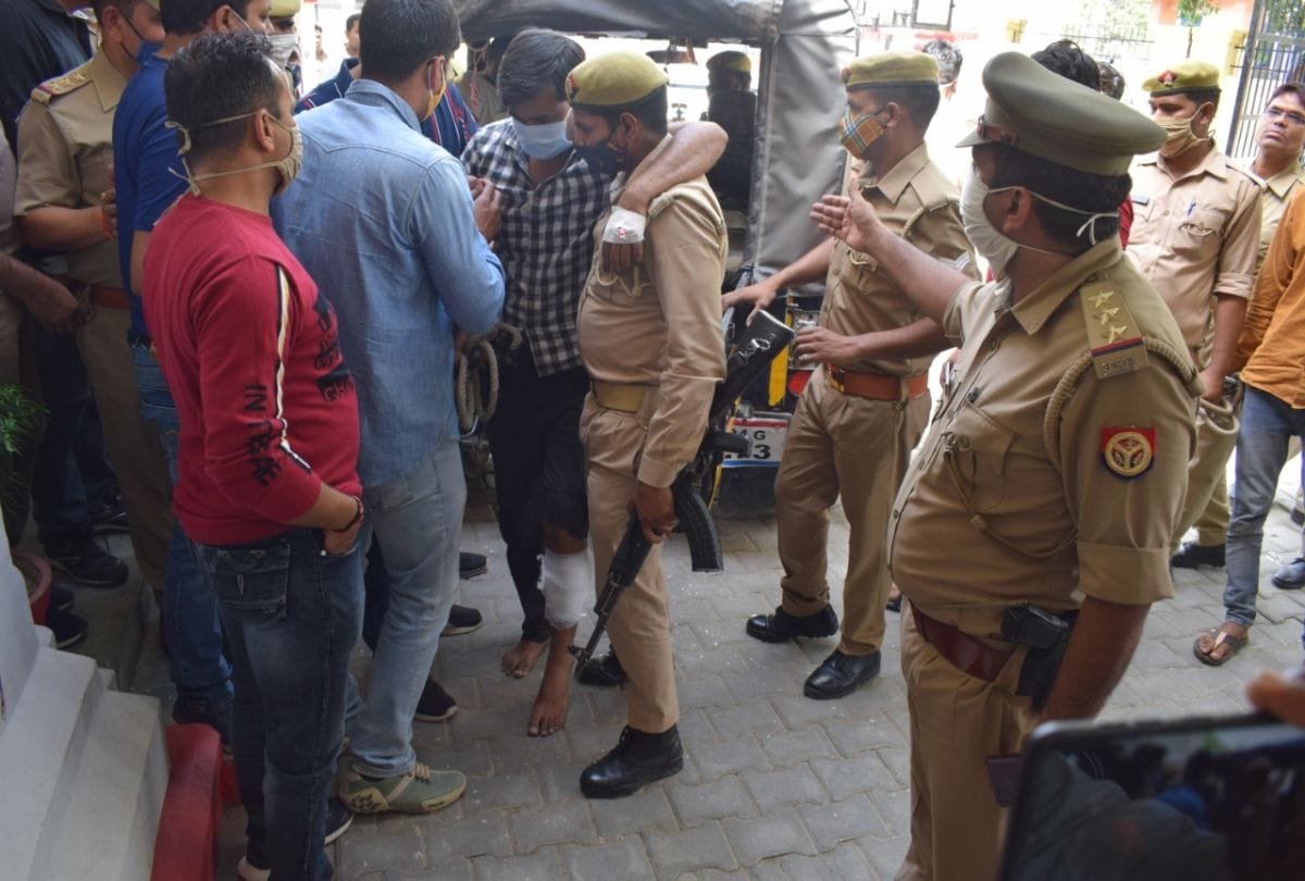 wanted criminal arrested after police encounter in mainpuri