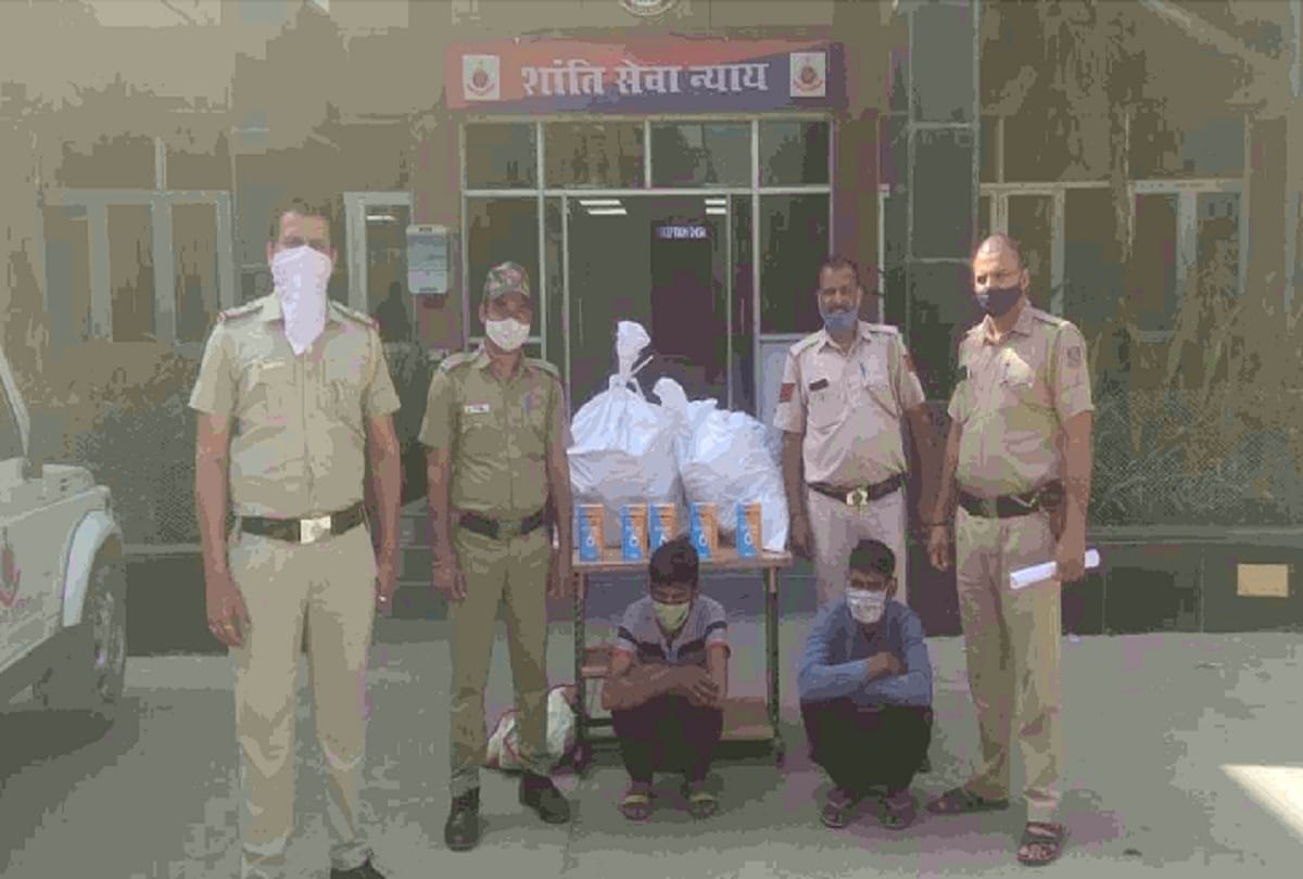 mobile phones of 33 lakh stolen from ware house Two arrested including company employee