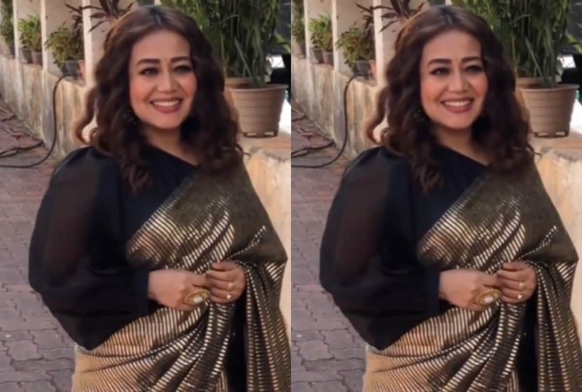 singer dhvani bhanushali look gorgeous in indian idol 12 set