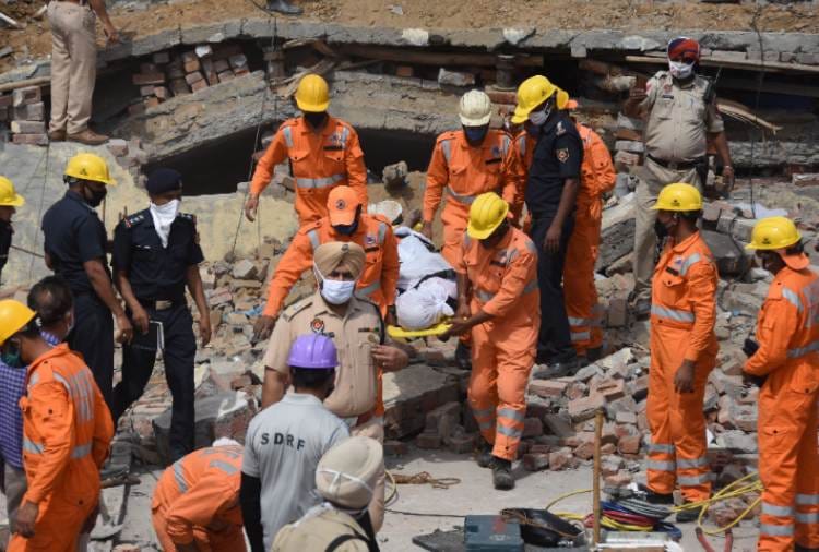 Fire department personnel save lives of 13 person by using Jack in Ludhiana