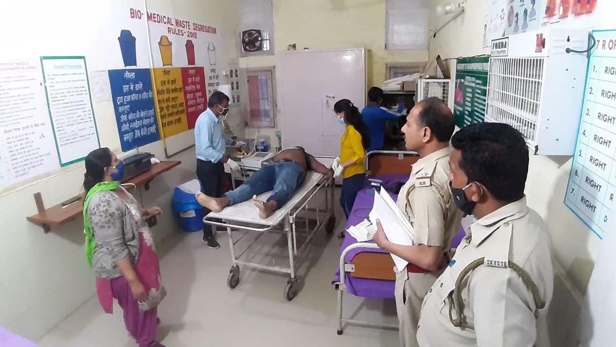 Two youths found in the bathroom of the bus station, one dead