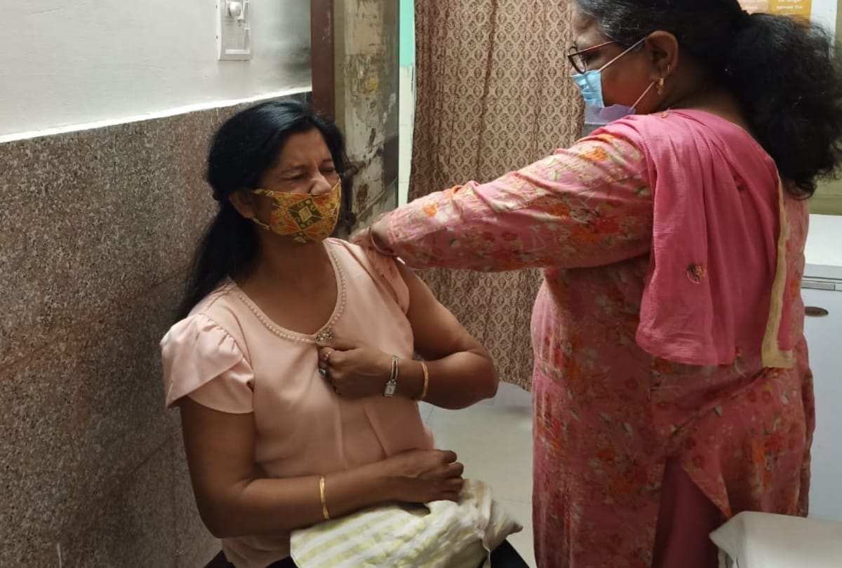 AIIMS Delhi offline OPD service shut due to rising covid cases read how it affects covid vaccination in aiims