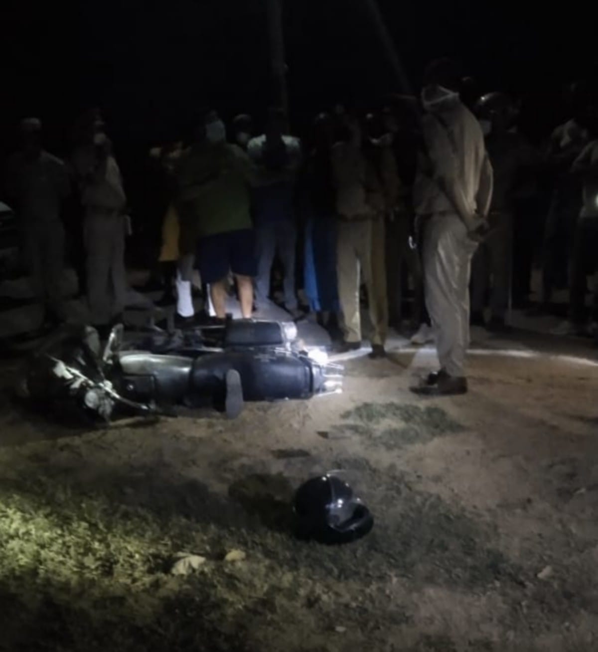murders in varanasi: land dealer killed by firing and fruit seller died by beating