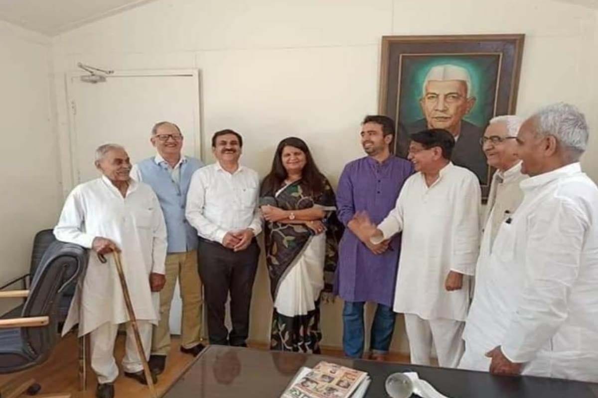 Shamli: State Women Commission member Priyamvada Tomar left BJP and joined RLD