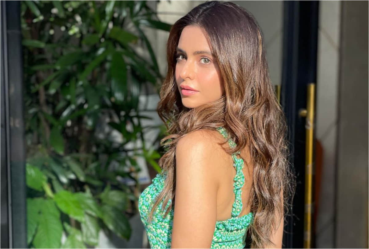 aamna sharif gorgeous look in green short summer dress