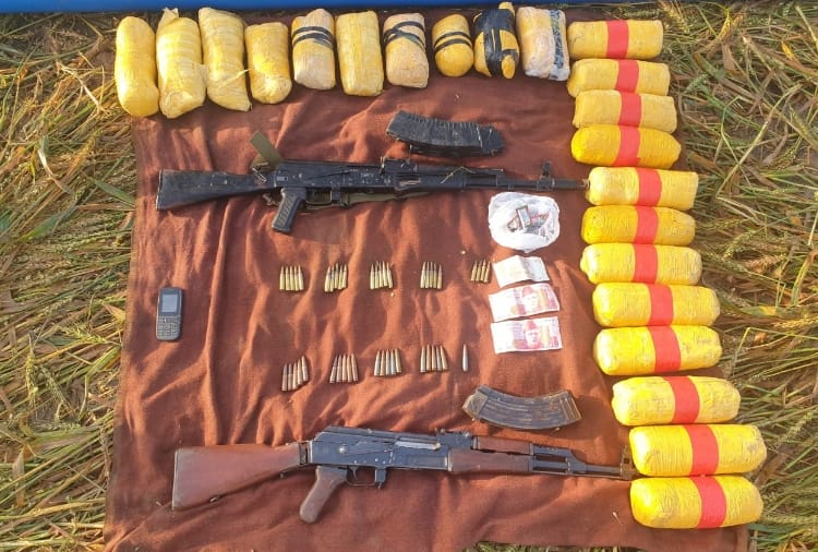 security forces killed two Pakistani intruder seizes two AK-47s and 22 packets of heroin in Amritsar