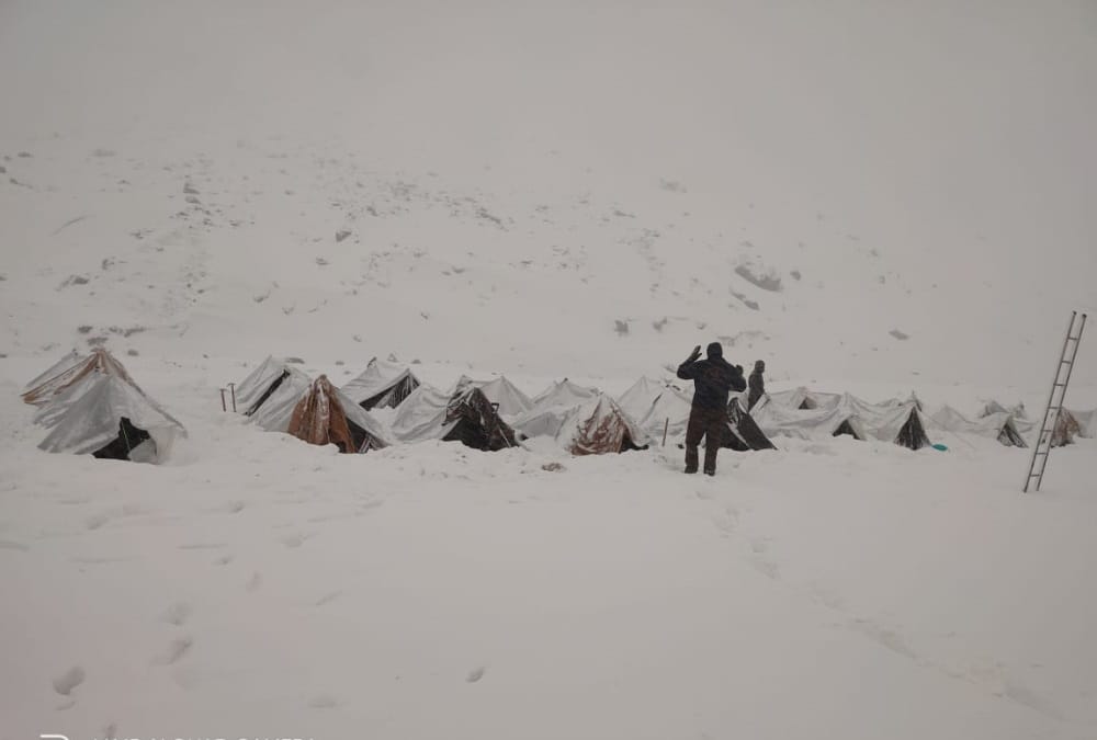 Uttarakhand Snowfall News: Badrinath Valley covered with Heavy Snow, ITBP soldiers Return From Training Awesome photos