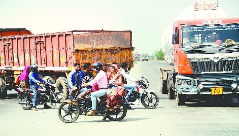 'Mining Monster' .. Death threats hovering at Bisalpur Bada Bypass intersection.