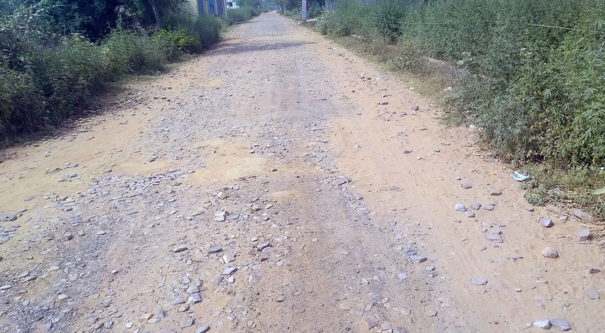 Pointed stones put in the name of road construction, trouble in traffic