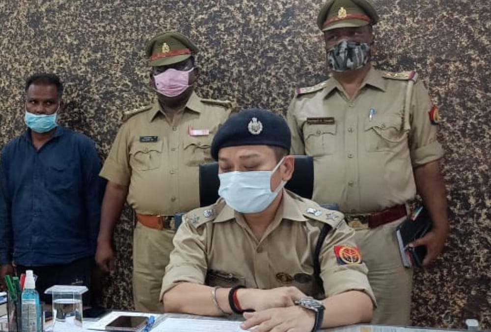 Police exposed illigal weapon factory in Balrampur.