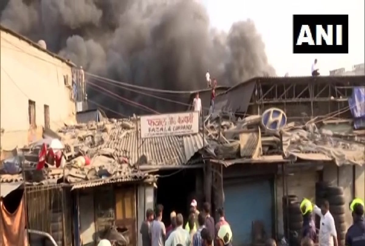 Fire broke out in Kurla scraps warehouse in mumbai