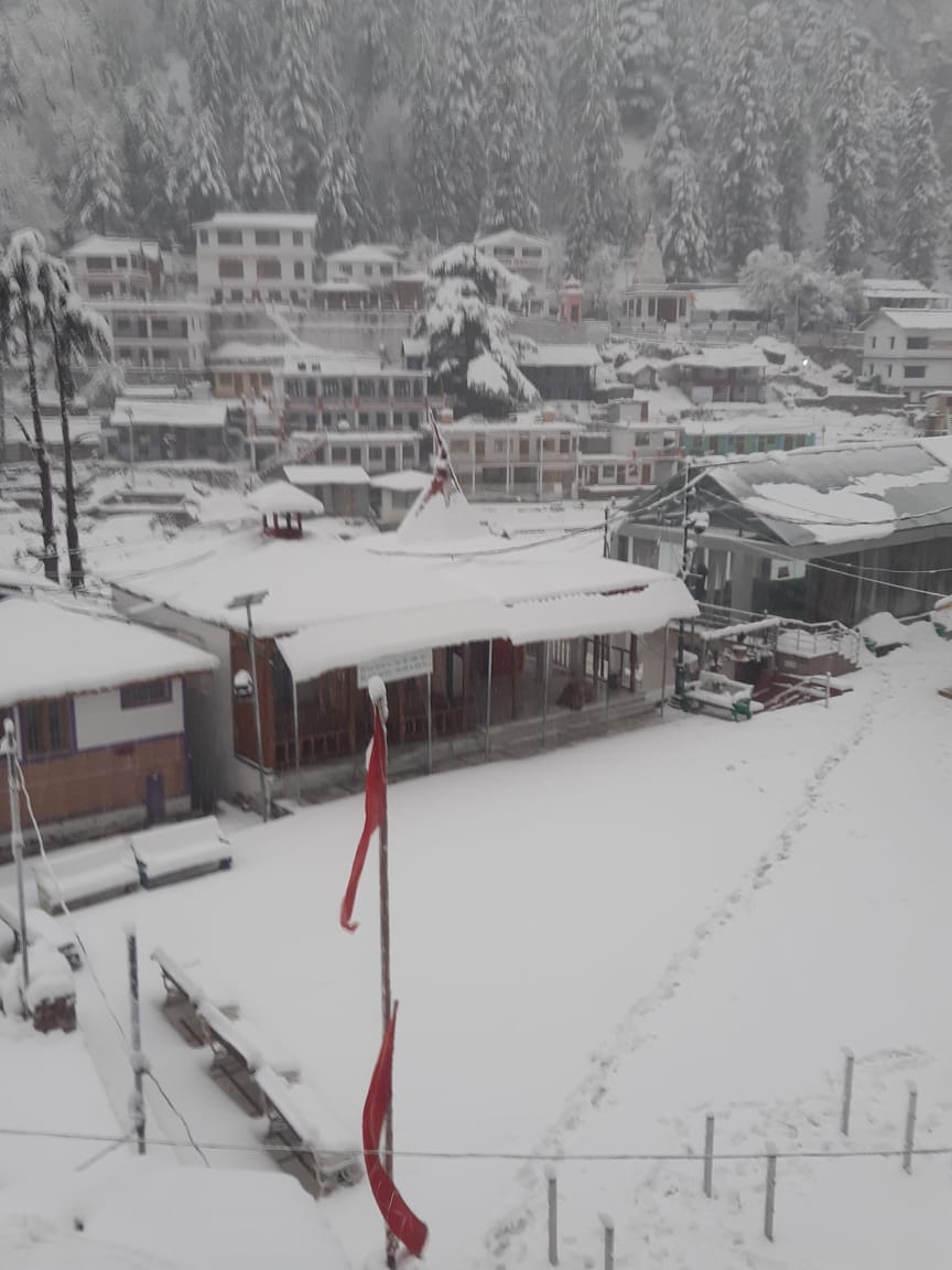 Uttarakhand Weather Forecast Today News: snowfall in april month photos