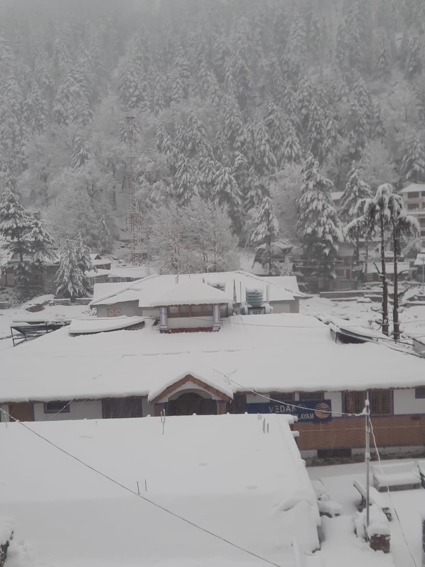 Uttarakhand Weather Forecast Today News: snowfall in april month photos