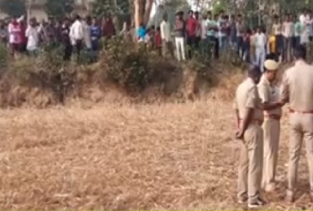 girl deadbody found in field at gorakhpur