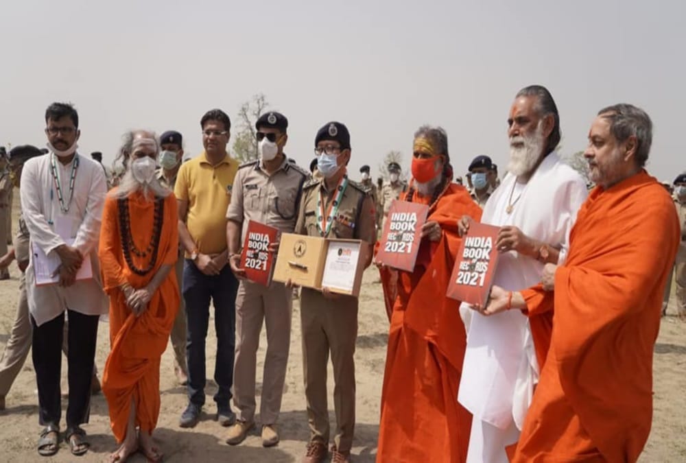 Coronavirus in uttarakhand: Five Thousand police Officers make Mask Image To Give Message Protection from Corona