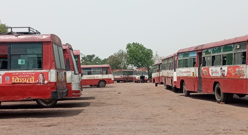Hathras: Difficult journey in push parade buses