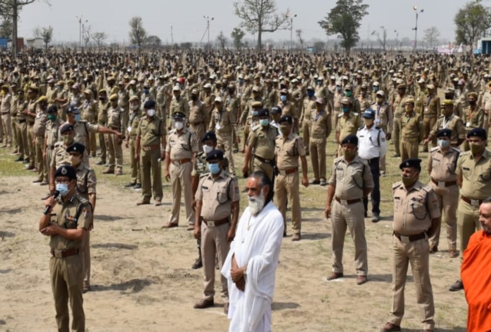 Coronavirus in uttarakhand: Five Thousand police Officers make Mask Image To Give Message Protection from Corona