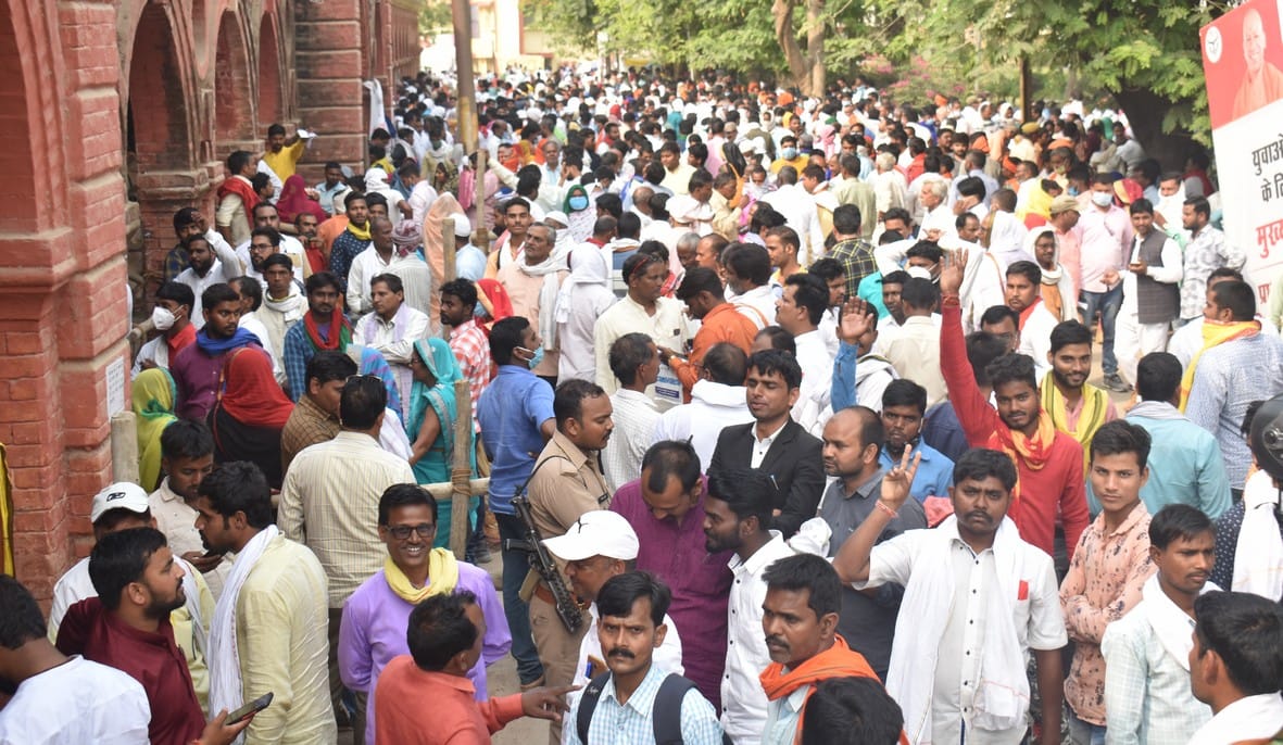 ???, ???????, ????? ???? ?????? ?? ??? ???? ???                                                                                          Cannon, Trishul, candidates with guns jumped in the election battle