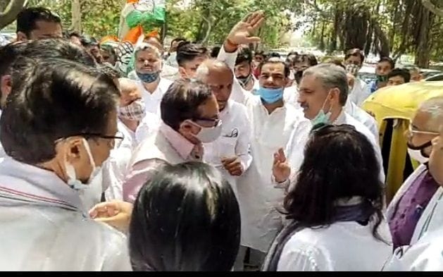 Two former Congress ministers clashed in front of activists in Gurugram